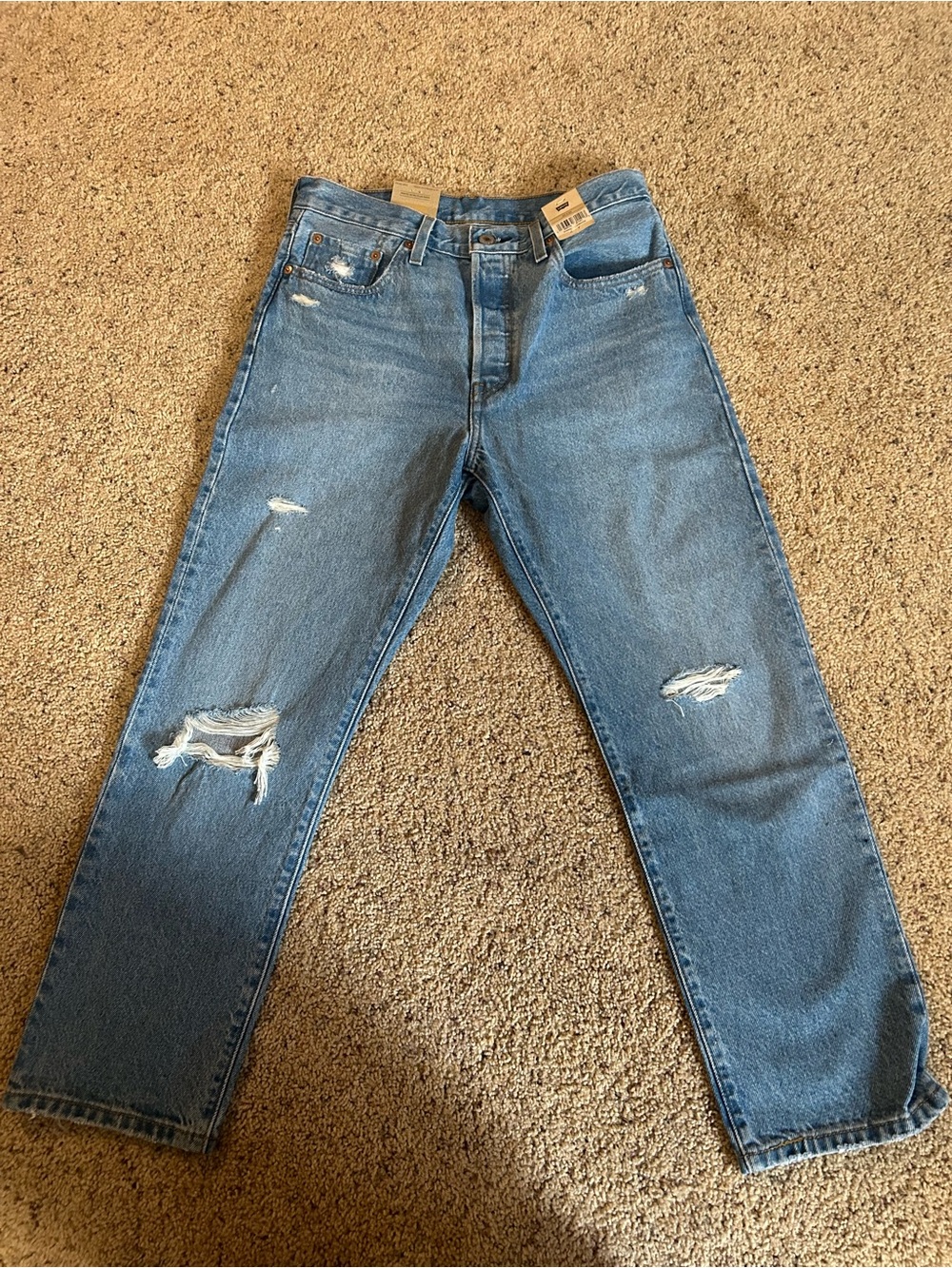 (NWT) Levi's women’s distressed 501 cropped jeans